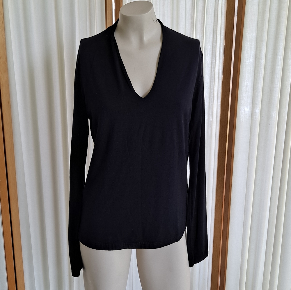 H&M black v-neck long sleeve top , large